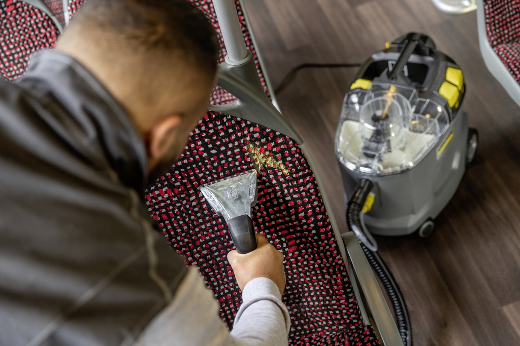 Lavadora de Tapiz Puzzi 8/1 Marca Karcher