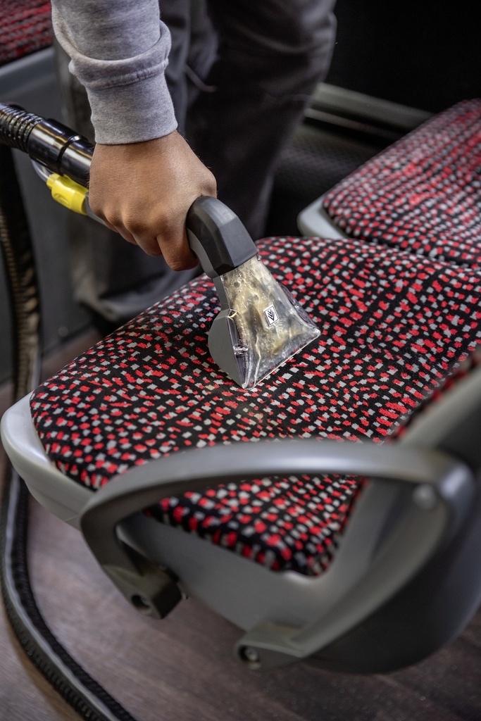 Lavadora de Tapiz Puzzi 8/1 Marca Karcher